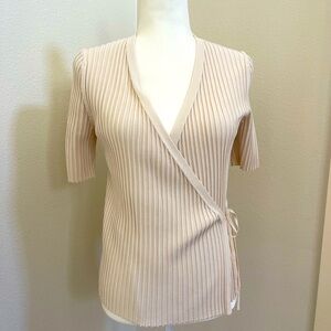 H&M Cream Knit Sweater. See VIDEO.